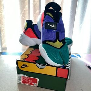 Women’s Nike Aqua Rift size 8.5